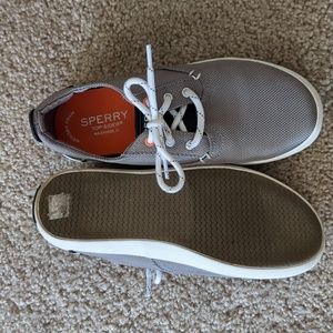Sperry size 2 kids
